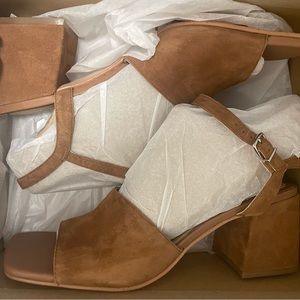 Clarks shoes - Sheer65 Block Tan Suede. Size 10.